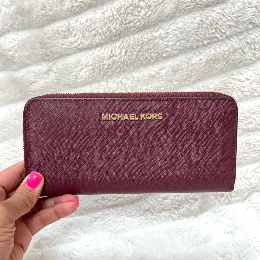 Michael Kors Red Wallet Sleek Leather Design